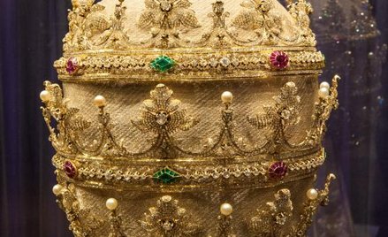 Tiara papieża Piusa IX wykonana została z 18 tysięcy szlachetnych kamieni