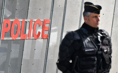 Francja: Kobieta raniła nożem dwoje ludzi. Krzyczała "Allah akbar"