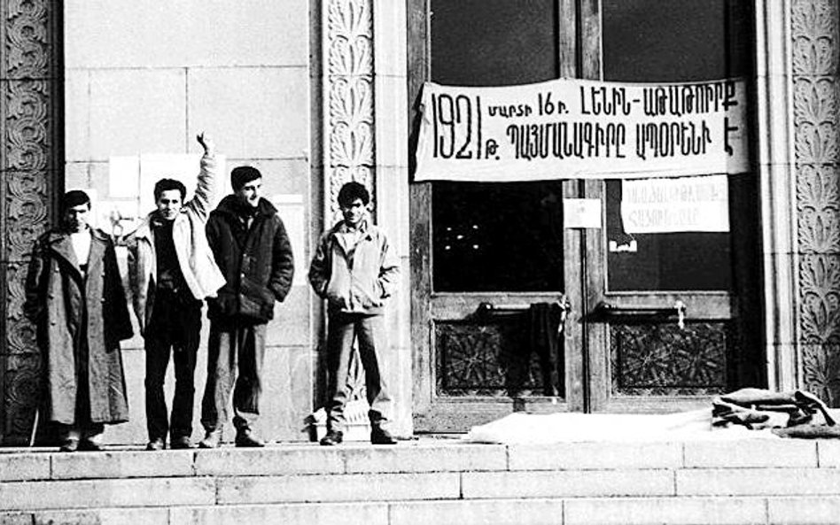 Armenia 1990. Protest przeciw służbie w Armii Czerwonej