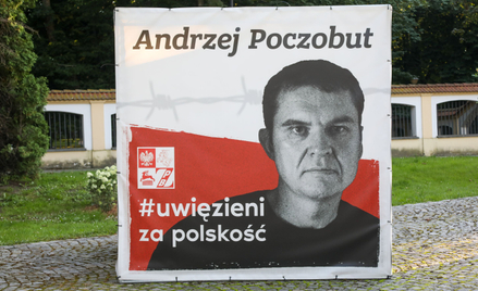 Transparent wywieszony w Białymstoku w ramach akcji solidarności z przetrzymywanym na Białorusi Andr