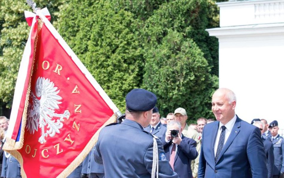 Służba Ochrony Państwa to jedna z formacji, która ma na sztandarze „Bóg Honor Ojczyzna”