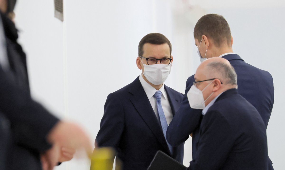 Afera e-mailowa. "Musimy przykryć tematem uchodźców sprawę polexitu"