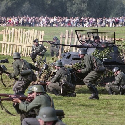 VAT od mundurów i broni na rekonstrukcję historyczną można odzyskać w zależności od tego, komu i na 