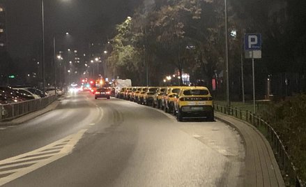 Flotowe pojazdy elektryczne zajmują bezpłatnie miejsca w strefie płatnego parkowania