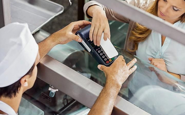 Smartfon zamiast karty w sklepie niedługo może być codziennością