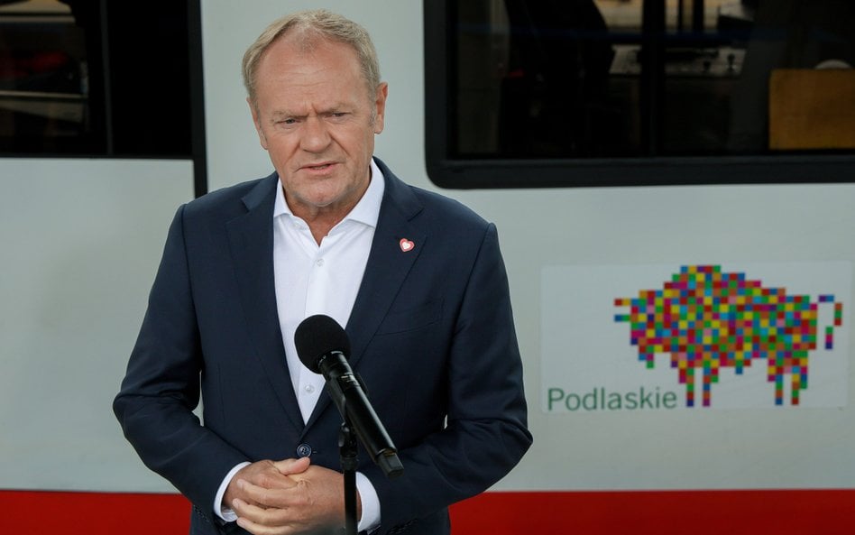 Premier Donald Tusk podczas konferencji prasowej na dworcu kolejowym w Łomży był pytany m.in. o tran