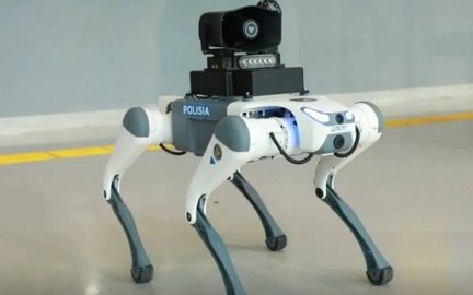 Pies robot z Kazachstanu wykorzystuje AI do rozpoznawania poszukiwanych przez policję osób