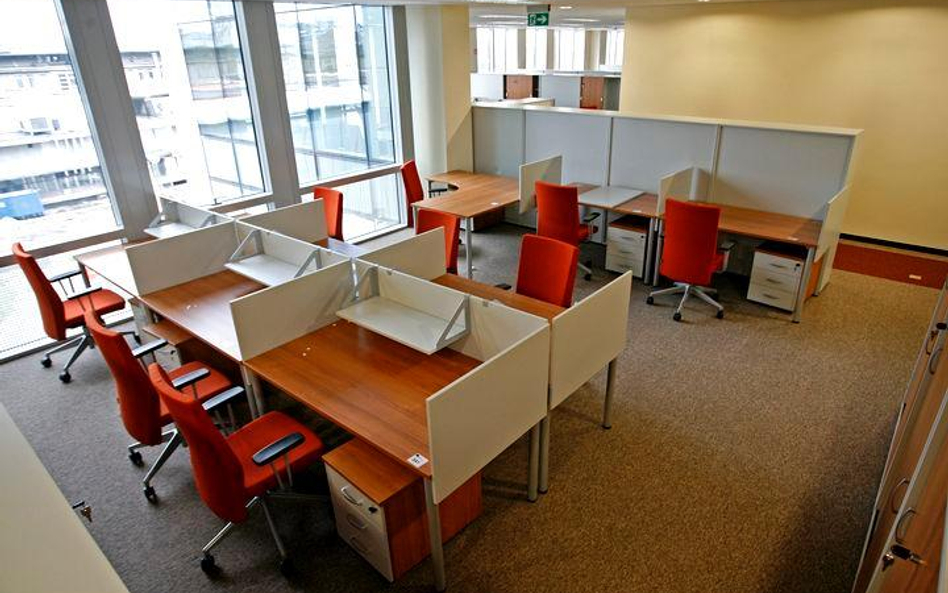 Z badania wynika, że typowy użytkownik biura coworkingowego to mężczyzna w wieku 26 – 30 lat z wyższ