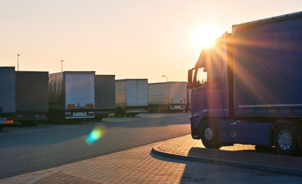 Firmy przewozowe kupują coraz mniej ciężarówek