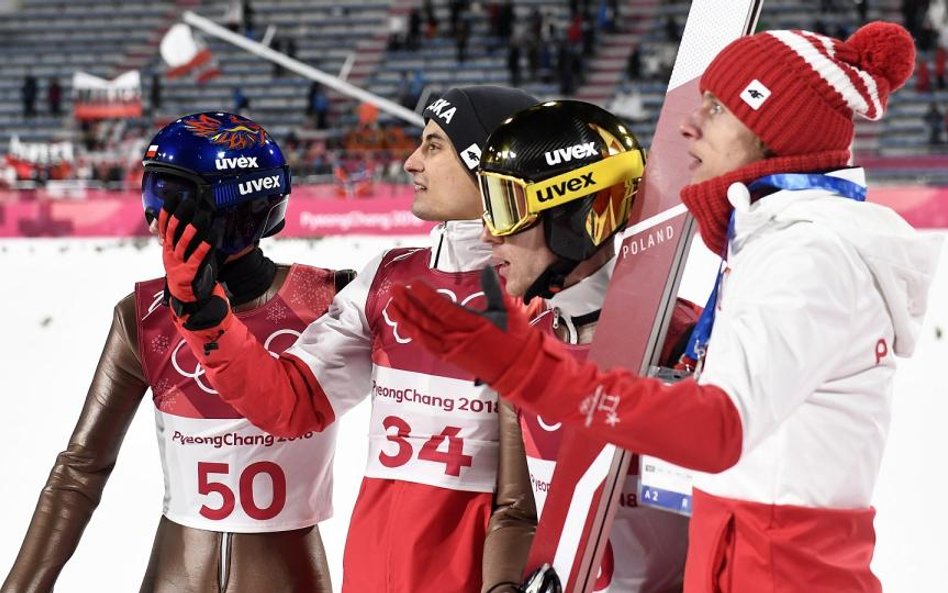 Po ostatnim skoku (od lewej): Stefan Hula, Maciej Kot, Kamil Stoch i Dawid Kubacki, jeszcze nie wier