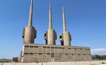 Budynek dawnej elektrowni w Sant Adrià del Besòs na północ pod Barceloną miał zostać wyburzony, ale 