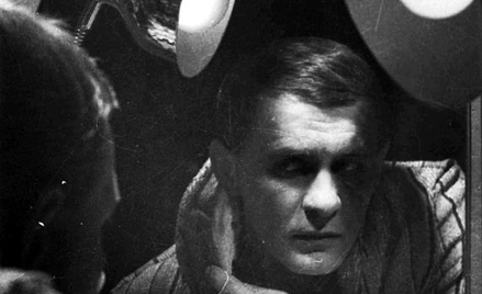 Tadeusz Łomnicki w garderobie Teatru Współczesnego