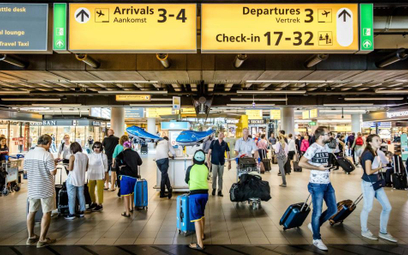 The Guardian: Dłuższe kolejki na lotniskach
