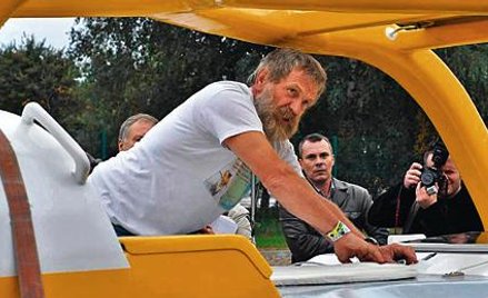 Kajak, którym płynął Aleksander Doba, został specjalnie skonstruowany. Budowa trwała prawie rok