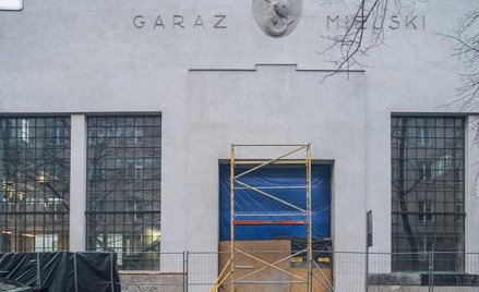 Międzynarodowe Centrum Kultury Nowy Teatr mieści się w siedzibie starej zajezdni