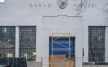 Międzynarodowe Centrum Kultury Nowy Teatr mieści się w siedzibie starej zajezdni