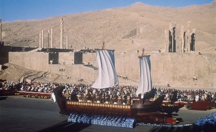 Widowiska w Pasargadach oraz Persepolis, zorganizowane z rozkazu szacha Pahlawiego z okazji 2500. ro