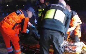 Zdarzenie zauważyli patrolujący okolicę strażnicy miejscy, którzy dostrzegli zbiegowisko zaniepokojo