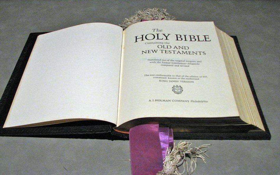 Anglojęzyczne wydanie Pisma Świętego, fot. mrbill