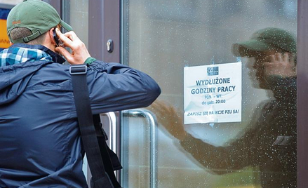 Klienci, którzy chcą otworzyć rachunek brokerski, bez wizyty w oddziale nie mają niestety wielkiego 