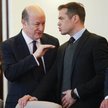 Sławomir Nowak (z prawej) rozmawia z ministrem finansów Jackiem Rostowskim