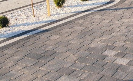 Libet: Producent kostki brukowej odbija się od dna