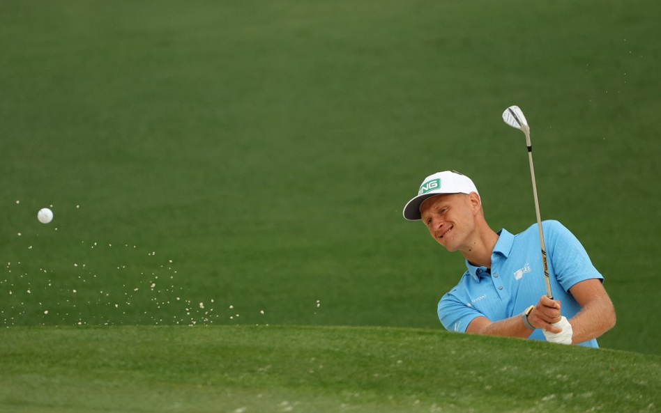 Adrian Meronk w golfowym ogrodzie