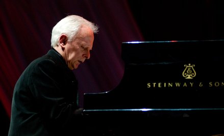 Janusz Olejniczak – polski pianista, pedagog muzyczny i okazjonalnie aktor