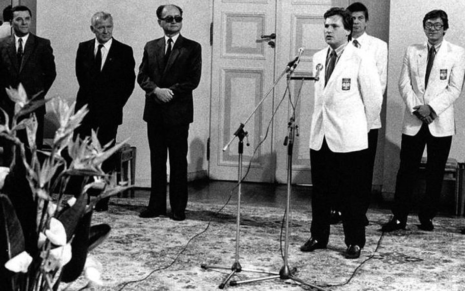 Aleksander Kwaśniewski został zarejestrowany jako TW w 1983 r. – pisze Piotr Gontarczyk. Według nieg