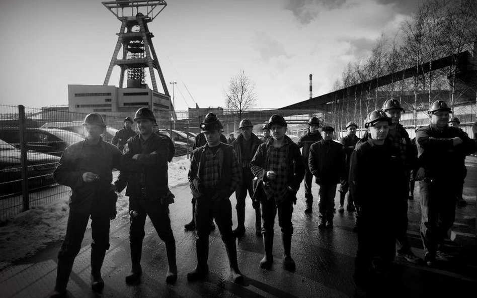Związki zawodowe: strajk solidarnościowy tylko w zastępstwie nieuprawnionych