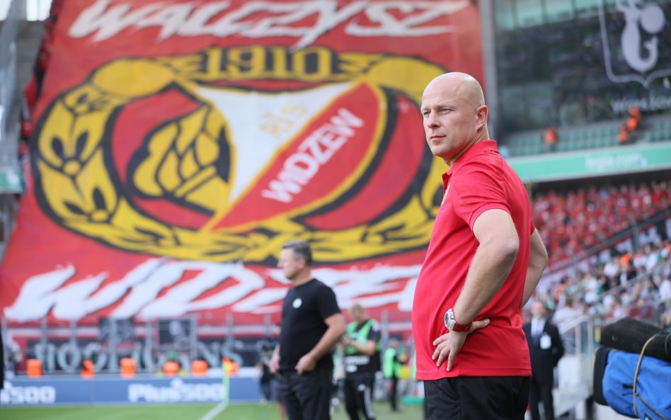 Janusz Niedźwiedź pracował w Widzewie Łódź od czerwca 2021 roku.