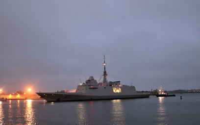Ostatnia francuska fregata FREMM opuszcza Lorient w drodze na próby morskie.