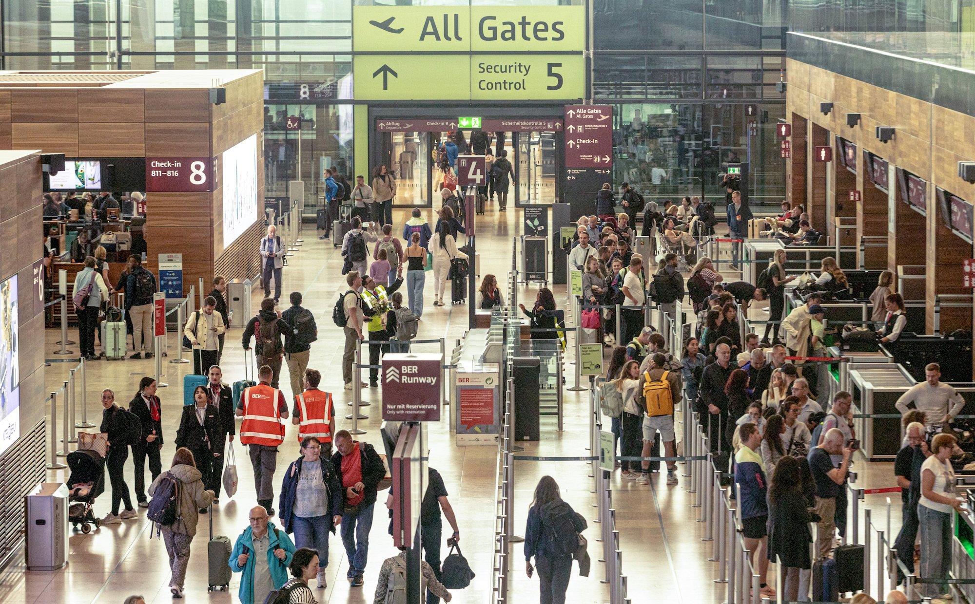Zmiany klimatu uderzają w linie lotnicze. Tysiące odwołanych lotów
