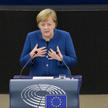 Merkel wzywa do utworzenia "prawdziwej europejskiej armii". Aplauz i buczenie na sali