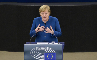 Merkel wzywa do utworzenia "prawdziwej europejskiej armii". Aplauz i buczenie na sali