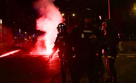 Hiszpańska policja musiała użyć gazu łzawiącego, by rozpędzić uczestników demonstracji w Madrycie