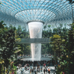 Sztuczny wodospad na lotnisku Changi w Singapurze.