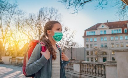 Prof. Simon: dzieci muszą wrócić do szkół, a rodzice powinni się martwić