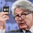 Komisarz UE ds. rynku wewnętrznego Thierry Breton podczas konferencji prasowej na temat ustawy o sur