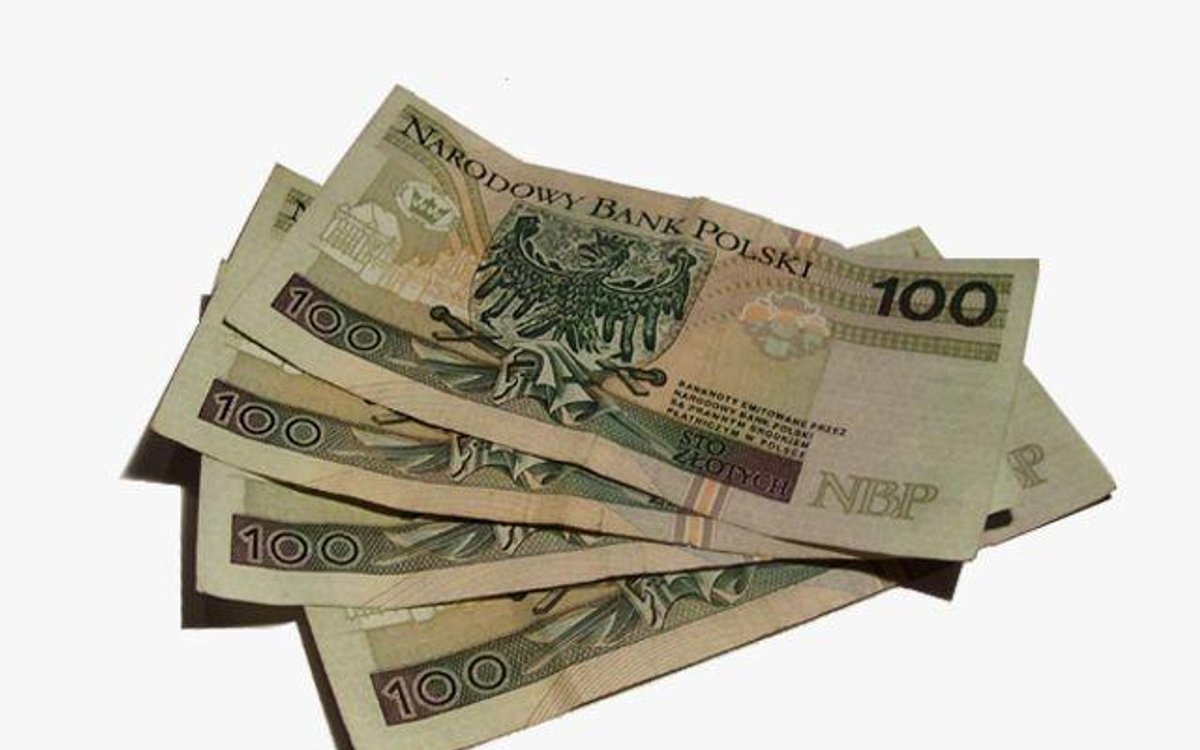 ZUS: Pracownik z 10-letnim stażem pracy dostanie zasiłek chorobowy lub wynagrodzenie na czas choroby