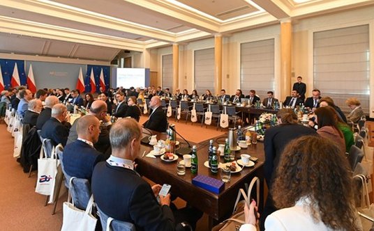 Uczestnicy THINK TANK Forum w trakcie dyskusji w KPRM. Fot: Materiały prasowe