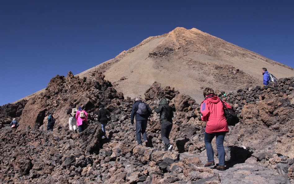 Teide, z wysoko położonym szczytem, wymaga odpowiedniego ubrania