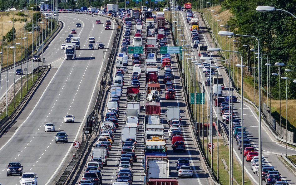 Naukowcy z MIT wyliczyli, że o ile samochód spalinowy emituje średnio w całym cyklu użytkowania 350 