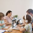 Pracujący rodzic ma teraz trudniej. Przybyło barier zawodowych