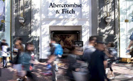 Były szef Abercrombie&Fitch pozywa firmę. Nie chciała płacić za jego prawników