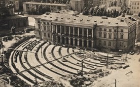 Konstrukcja ze stalowych belek umieszczona pod gmachem Pałacu Lubomirskich przejechała wraz z pałace