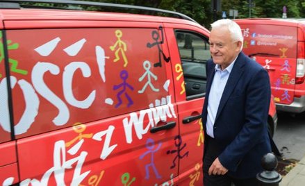 Działacze partii Leszka Millera ruszyli czerwonymi busami w objazd po Polsce. A tam zdarza im się sł