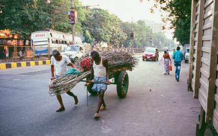 Wózki towarowe napędzane siłą mięśni.