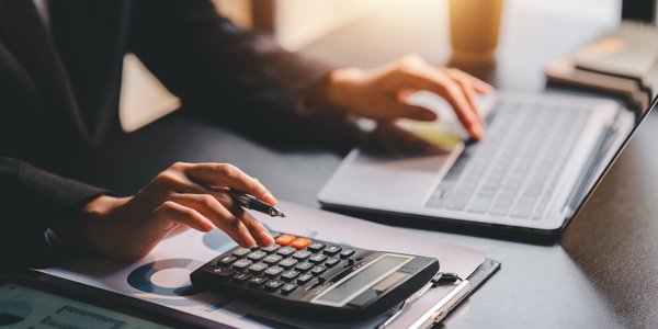 Dr Anna Panasiuk o finansach: Zwroty z inwestycji w Polsce są wyższe niż w Europie