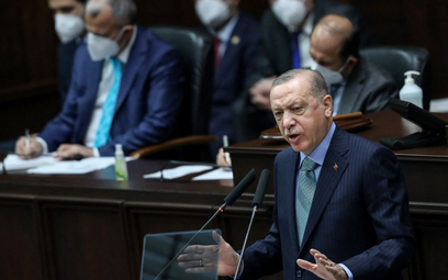 Spadek poparcia. Partia Erdogana chce zmienić prawo wyborcze